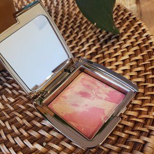 HOURGLASS Ambient Lighting Blush